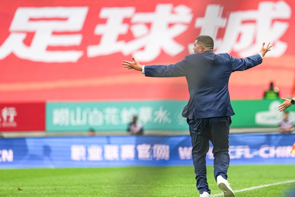 足球竞猜平台全面解析 让你轻松掌握比赛动态 提高竞猜成功率